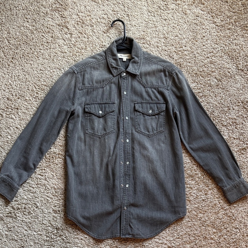 Madwell women’s buttons down distressed denim shirt
